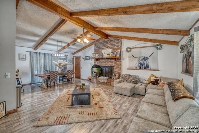 36 Pecan Dr Leakey, TX 78873